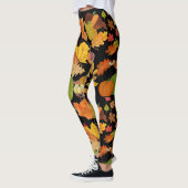 Farbenfroher dunkler Herbst hinterlässt botanische Leggings (Links)