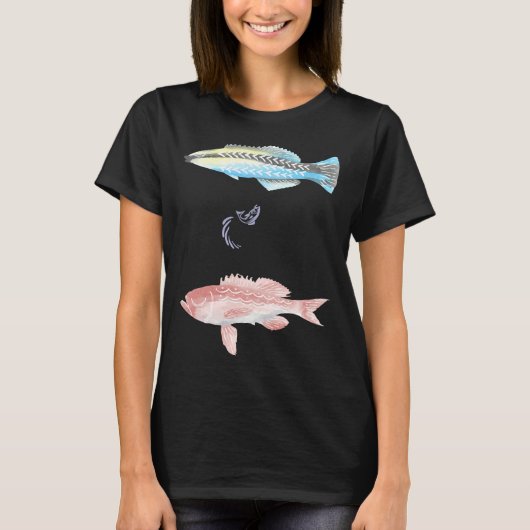 Farbenfroher Fisch mit einem kleinen Springer in d T-Shirt (Vorderseite)