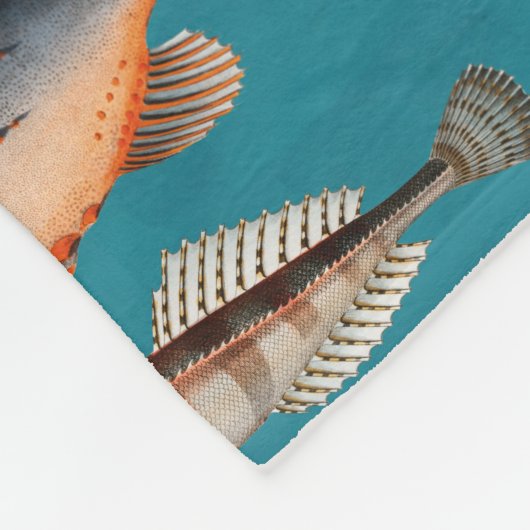Farbenfroher Fisch unter blauem Meer Fleecedecke (Ecke)