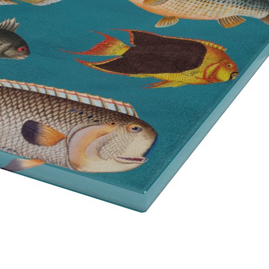 Farbenfroher Fisch unter blauem Meer Schneidebrett (Ecke)
