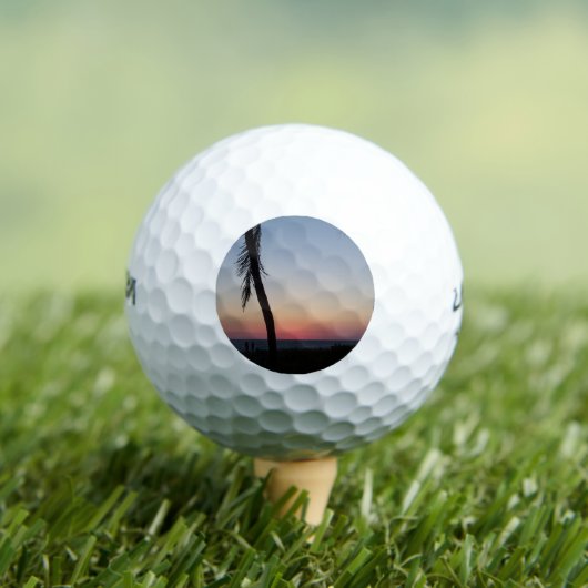Farbenfroher Golf Sunset Golfball (Insitu T-Shirt)