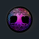 Farbenfroher Keltenbaum des Lebens Button<br><div class="desc">Dieser keltische Baum des Lebens ist eine dramatische Regenbogenfarbe. Die alten Kelte glaubten,  Bäume seien heilig,  und der Baum des Lebens,  oder Yggdrasil,  symbolisierte die Harmonie zwischen Himmel,  Erde und Unterwelt. Wenn Sie keltische & irische Liebe,  Natur und die natürliche Welt,  dieses Design ist für Sie!</div>
