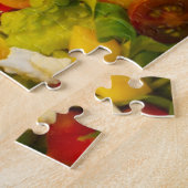Farbenfroher, köstlicher Salat aus Gemüse und Obst Puzzle (Seite)