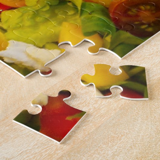 Farbenfroher, köstlicher Salat aus Gemüse und Obst Puzzle (Seite)