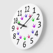 Farbenfroher Kreis der Liebe signieren die Hände d Große Wanduhr (Winkel)