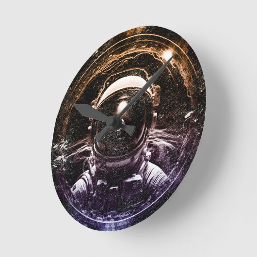 Farbenfroher moderner Astronaut im All Runde Wanduhr (Winkel)