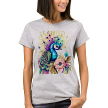 Farbenfroher Pfau auf Blume und Blätter