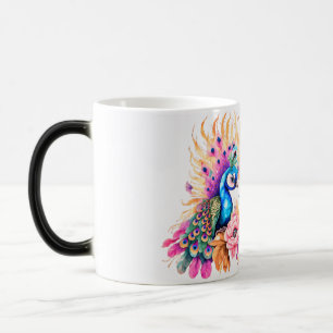 Farbenfroher Pfau auf Blume und Blätter Verwandlungstasse