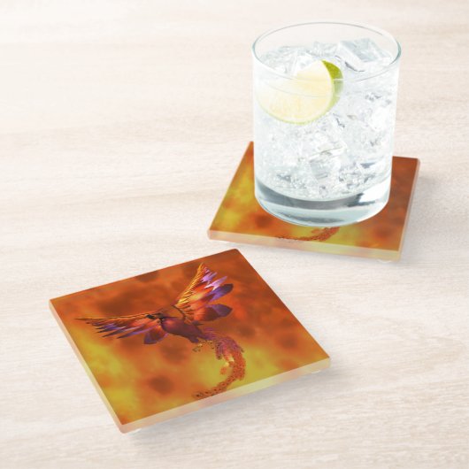 Farbenfroher Phönix fliegt vor einem frischen Hint Glasuntersetzer (Schrägansicht)