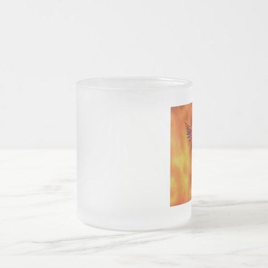 Farbenfroher Phönix fliegt vor einem frischen Hint Mattglastasse (Mittel)