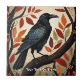 Farbenfroher Raven in einem Baum Fliese (Vorderseite)