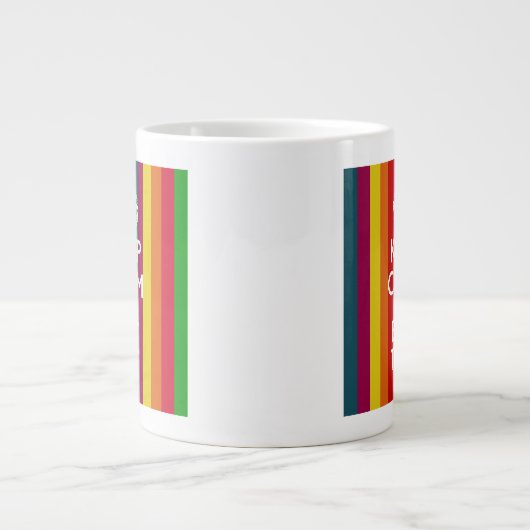 Farbenfroher Regenbogen Behalte Ruhe und Text indi Jumbo-Tasse (Vorderseite)