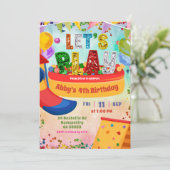 farbenfroher Regenbogen Indoor-Spielplatz Kinderge Einladung (Stehend Vorderseite)