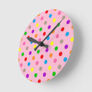 Farbenfroher Regenbogen-Punktmuster Rosa Runde Wanduhr