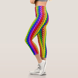 Farbenfroher Regenbogen-Spaß Chevron Gestreift Capri Leggings