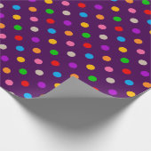 Farbenfroher Regenbogen Tupfen Lila Geschenkpapier (Ecke)