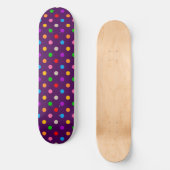 Farbenfroher Regenbogen Tupfen Lila Skateboard (Vorderseite)