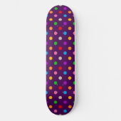 Farbenfroher Regenbogen Tupfen Lila Skateboard (Vorderseite)