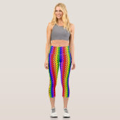 Farbenfroher Regenbogenspass Zickzack gestrichen Capri Leggings (Vorderseite)