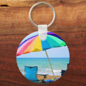 Farbenfroher Sonnenschirm und Stühle in Florida Schlüsselanhänger (Vorderseite)