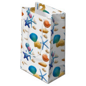 Farbenfroher Strand von Seashells Kleine Geschenktüte (Rückseite Schrägansicht)