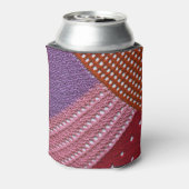 Farbenfroher Strick: Abstrakte Patchwork Textur. Dosenkühler (Kanne Rückseite)