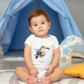 farbenfroher Toukan, der auf einem Ast sitzt Baby Strampler