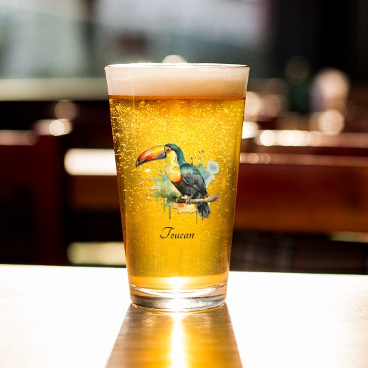 farbenfroher Toukan, der auf einem Ast sitzt Glas