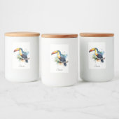 farbenfroher Toukan, der auf einem Ast sitzt Lebensmitteletikett (Flaschen)