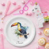 farbenfroher Toukan, der auf einem Ast sitzt Pappteller (Party)