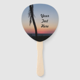 Farbenfroher tropischer Sonnenuntergang auf Handhe Fächer