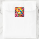 Farbenfroher Vogel unter lebhaften Blume Quadratischer Aufkleber (Tasche)