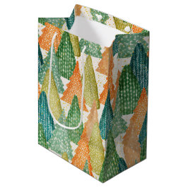 Farbenfroher Wald von Evergreen Weihnachtsbaumen Mittlere Geschenktüte