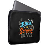 Farbenfrohes Back-to-School-Typografie-Design Laptopschutzhülle (Vorne Rechts)