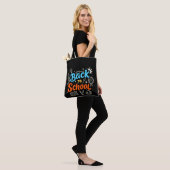 Farbenfrohes Back-to-School-Typografie-Design Tasche (Am Model)