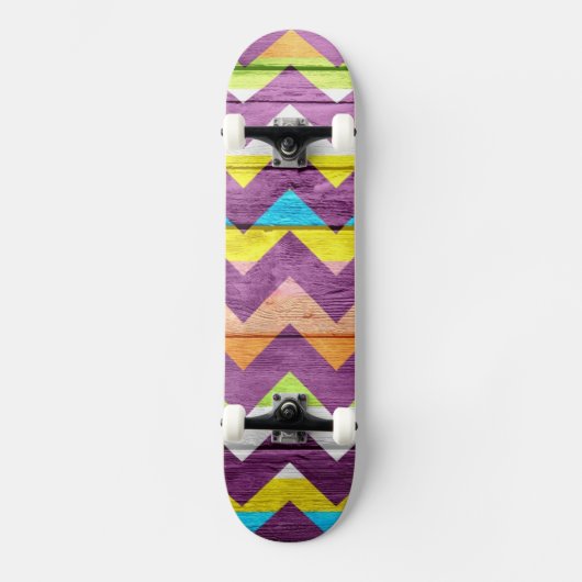 Farbenfrohes Chevron Holz Abstract #4 Skateboard (Vorderseite)