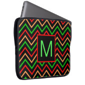 Farbenfrohes Cool Chevron auf schwarzem Monogramm Laptopschutzhülle (Vorne Rechts)