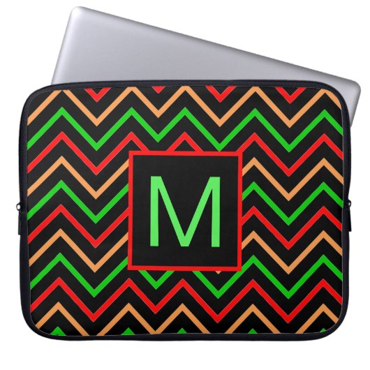 Farbenfrohes Cool Chevron auf schwarzem Monogramm Laptopschutzhülle (Vorderseite)