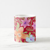 Farbenfrohes Frühlingsblumenmuster, Himbeerrosa Kaffeetasse (Mittel)