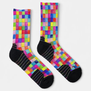 Farbenfrohes gefärbtes Millimeterpapier mit diagon Socken