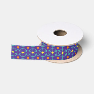 Farbenfrohes geometrisches Muster mit blauem Kreuz Satinband