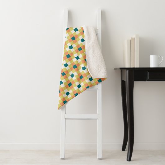 Farbenfrohes geometrisches Rastermuster mit Retro- Sherpadecke (Beispiel)