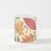 Farbenfrohes Herbstlaub- und Eichelmuster Mattglastasse (VorderseiteRechts)