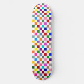Farbenfrohes Karomuster Design Weiß  Skateboard (Vorderseite)