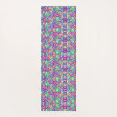 Farbenfrohes, kompliziertes Blumenmuster auf einem Yogamatte (Rückseite)