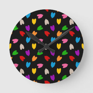 Farbenfrohes Liebesherzen Muster Design Schwarz  Runde Wanduhr
