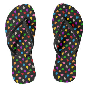 Farbenfrohes Liebesherzen Musterdesign Schwarz Badesandalen