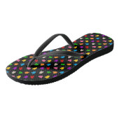 Farbenfrohes Liebesherzen Musterdesign Schwarz Badesandalen (Schrägansicht)