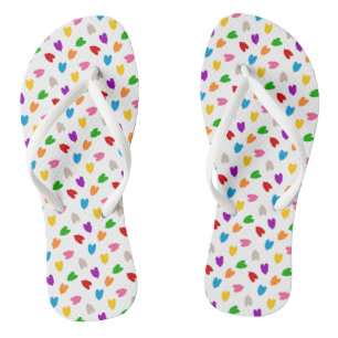 Farbenfrohes Liebesherzen Musterdesign Weiß Badesandalen