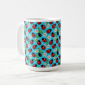 Farbenfrohes Marienkäfermuster mit Blumen Kaffeetasse (Vorderseite Links)